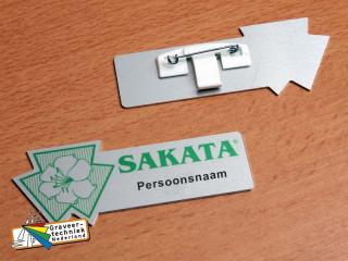 Aluminium naambadge in aparte vorm frezen